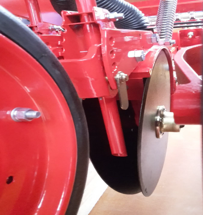 Семенная трубка для высева семян трав